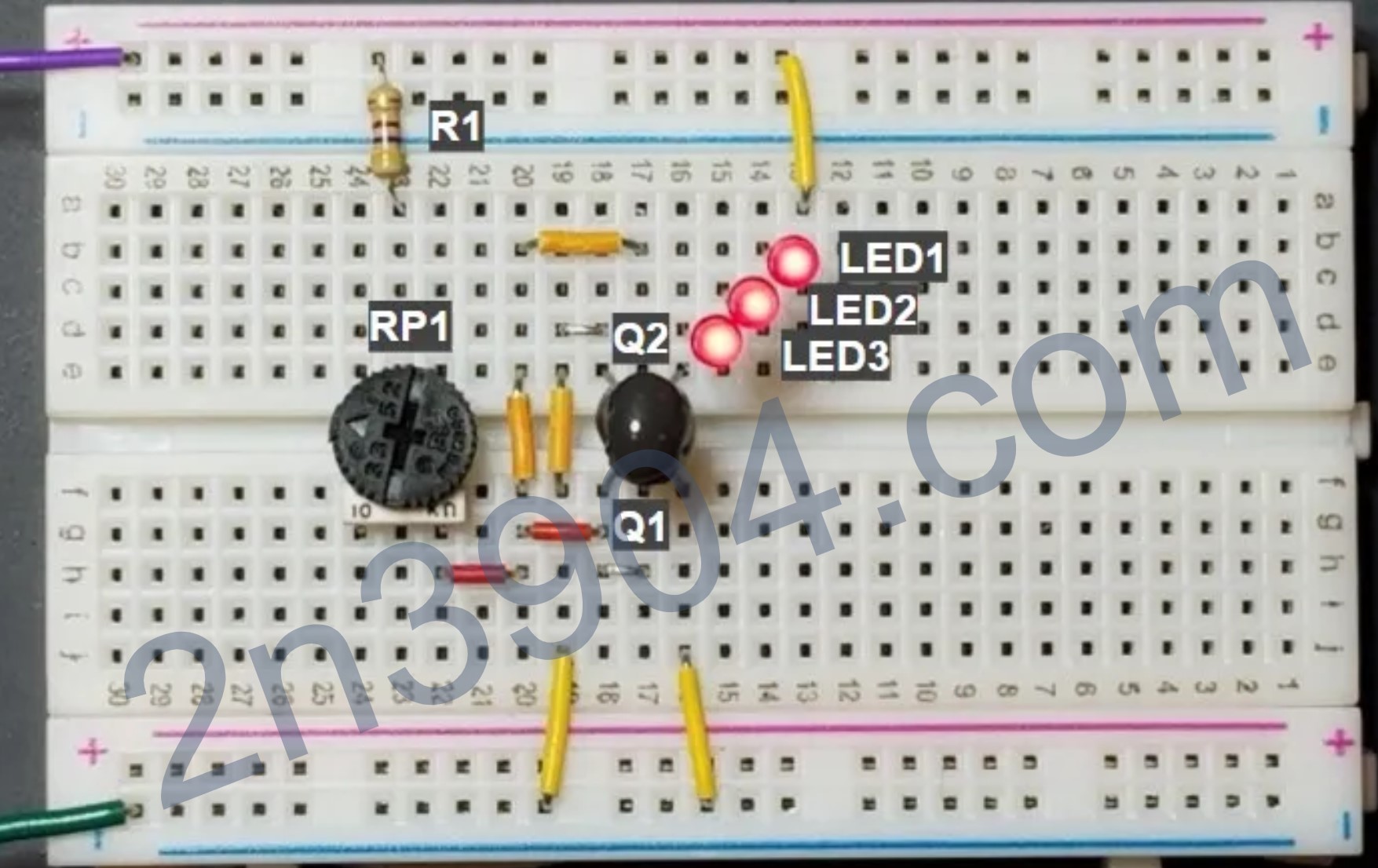 Breadboard layout of 2N3904 current mirror circuit